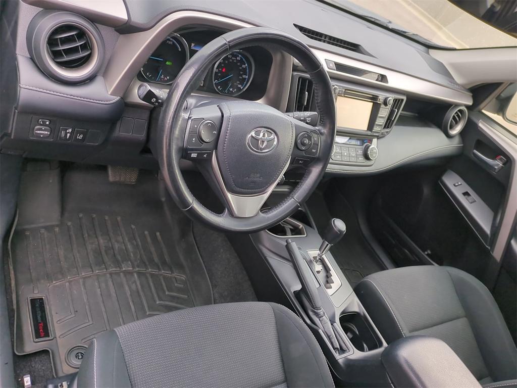 2018 Toyota RAV4 XLE 2