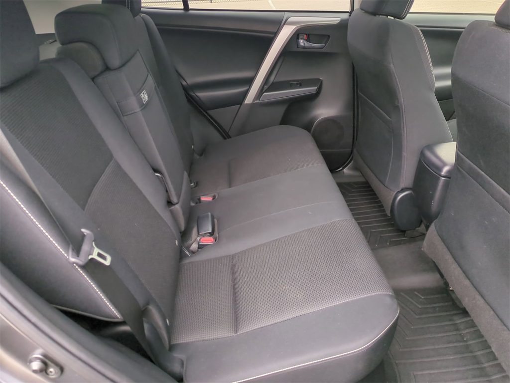 2018 Toyota RAV4 XLE 29