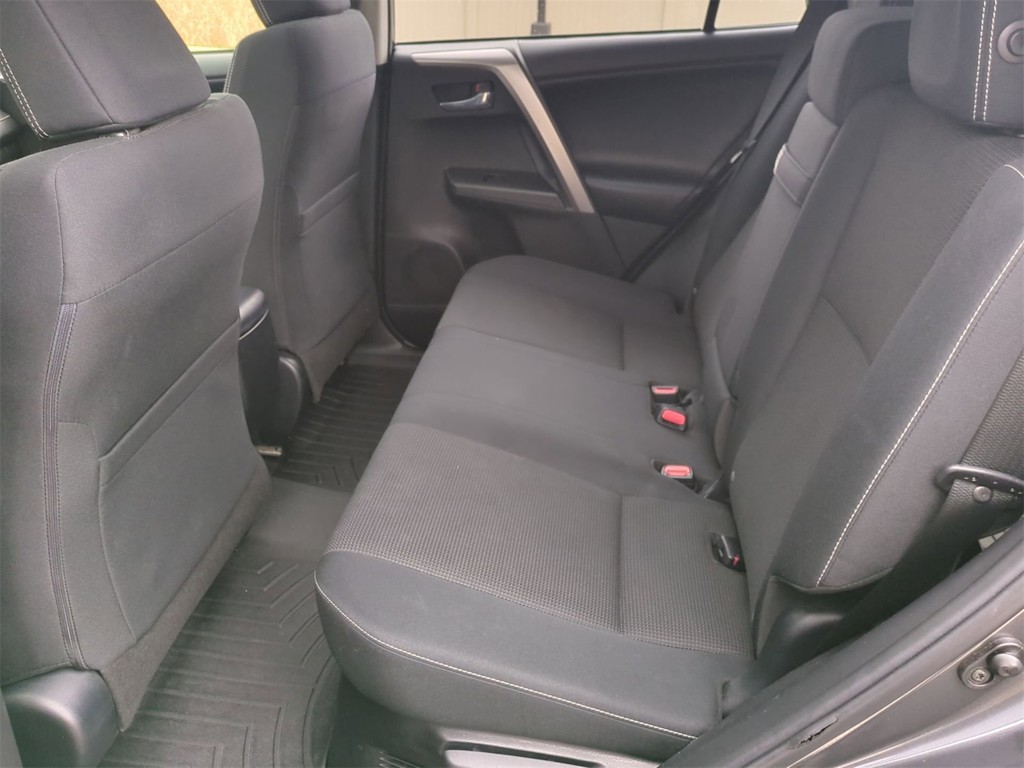 2018 Toyota RAV4 XLE 12