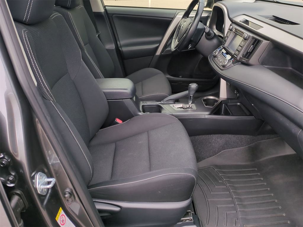 2018 Toyota RAV4 XLE 11