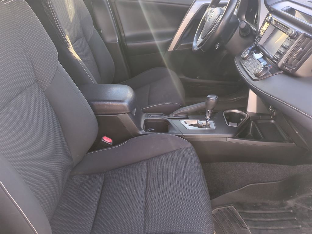 Thumbnail: 2018 Toyota RAV4 - 11