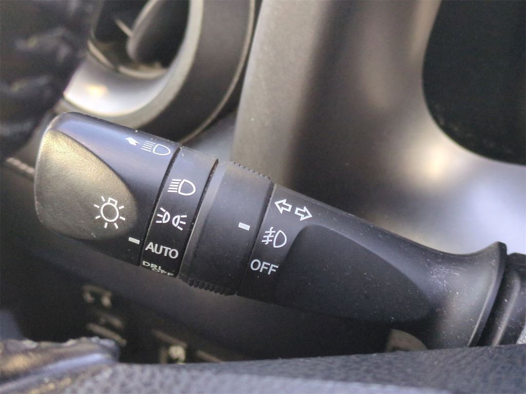 Thumbnail: 2018 Toyota RAV4 - 15