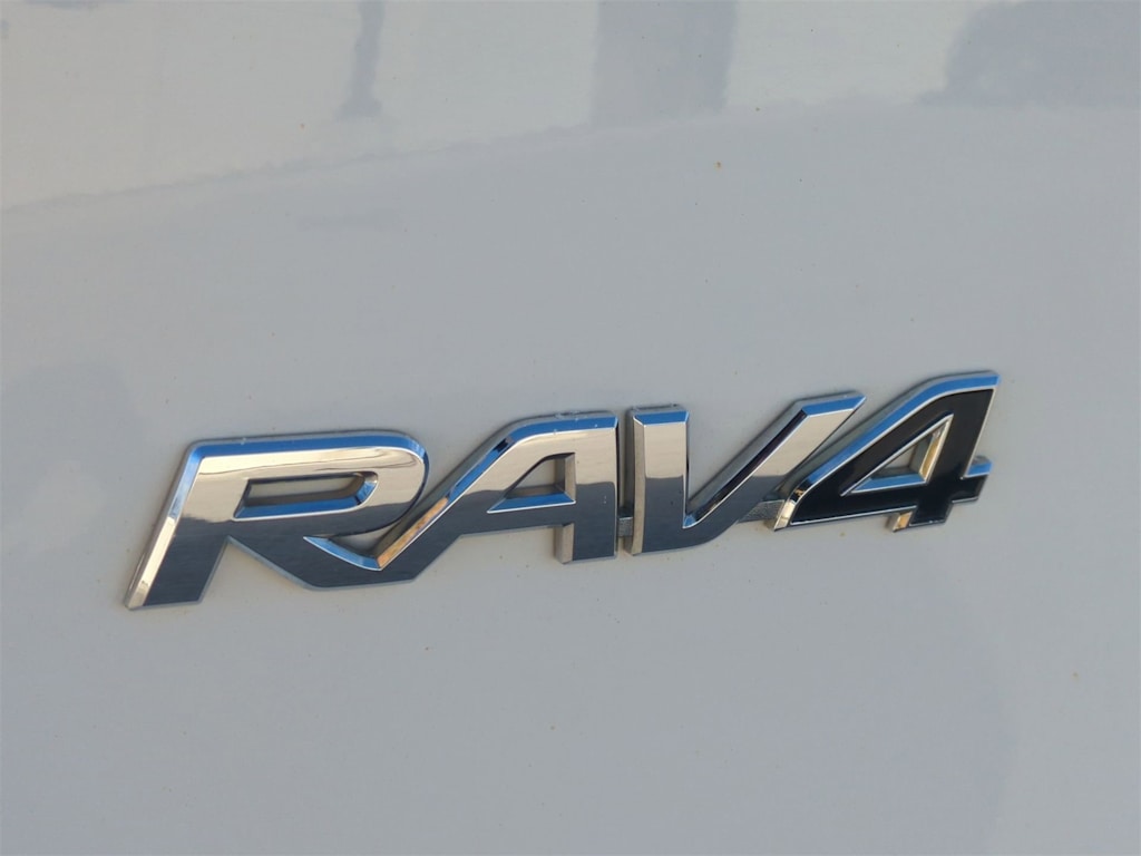 Thumbnail: 2018 Toyota RAV4 - 25