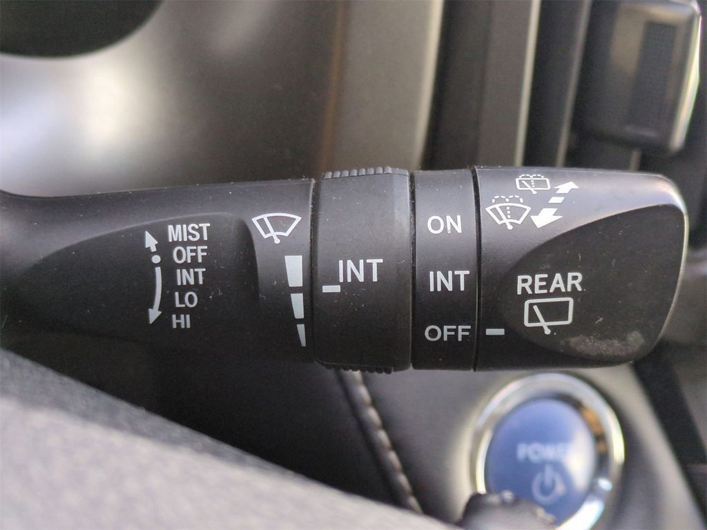 Thumbnail: 2018 Toyota RAV4 - 33