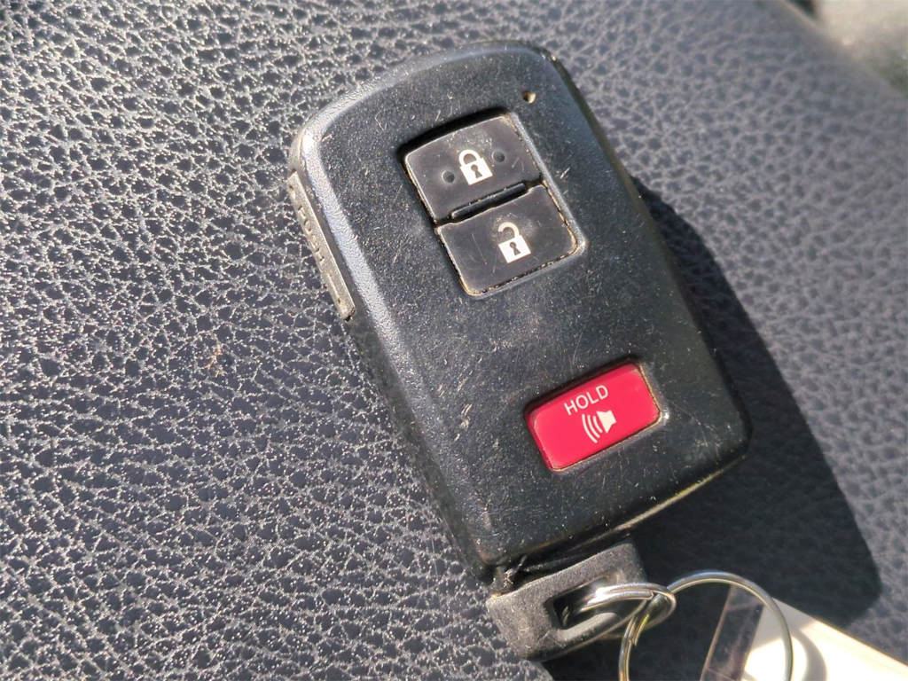 Thumbnail: 2018 Toyota RAV4 - 18