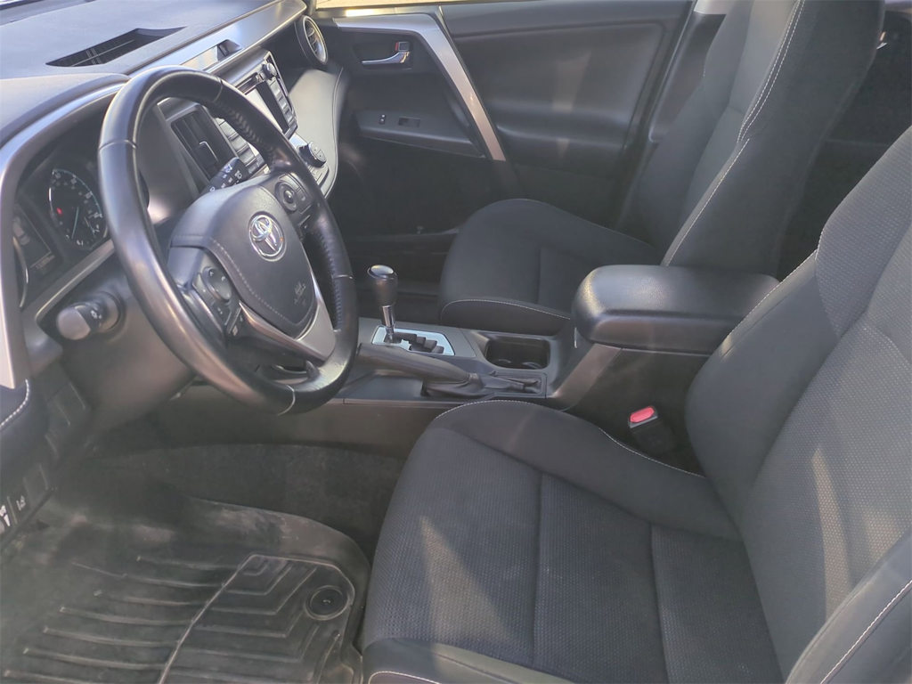 Thumbnail: 2018 Toyota RAV4 - 10