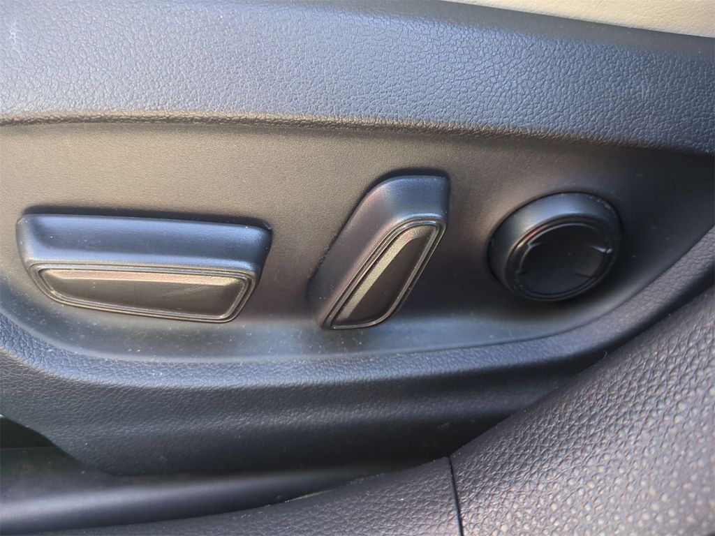 Thumbnail: 2023 Toyota Corolla - 26