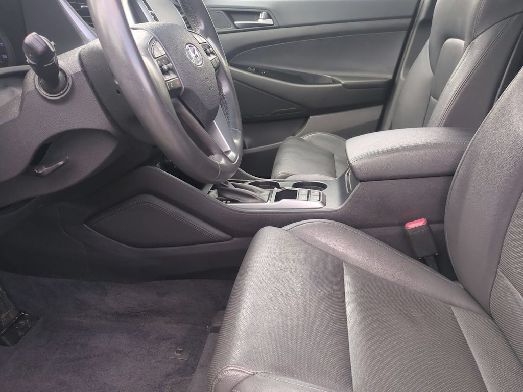 Thumbnail: 2016 Hyundai Tucson - 9