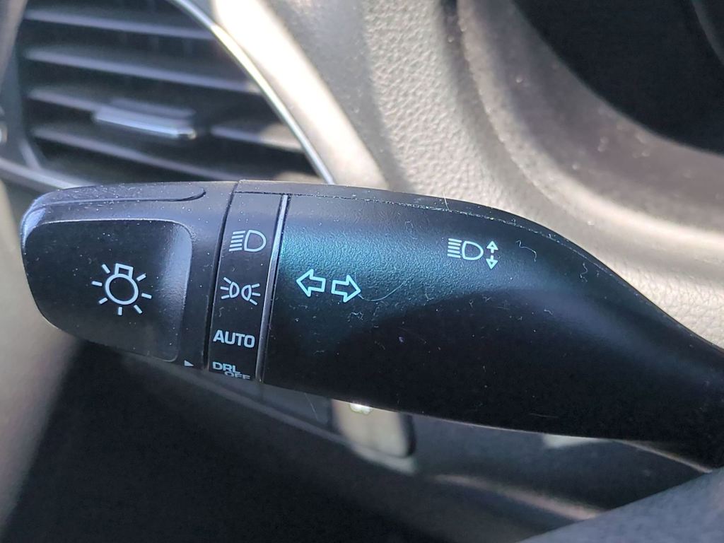 Thumbnail: 2018 Hyundai Elantra - 30