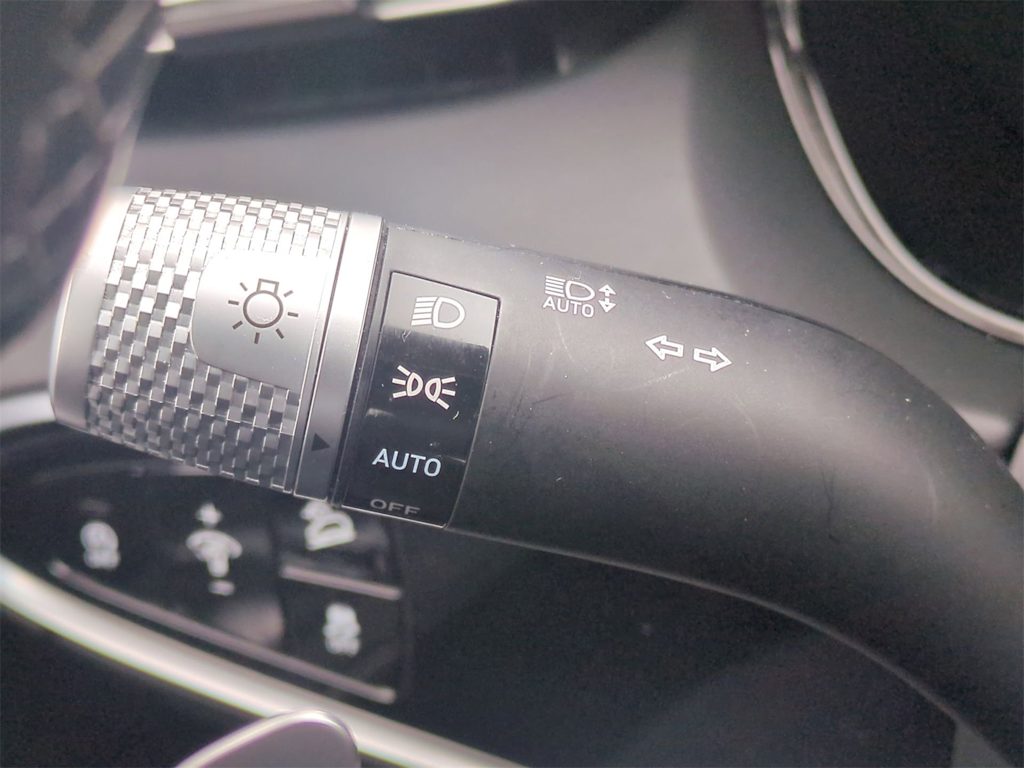 Thumbnail: 2025 Genesis GV70 - 17