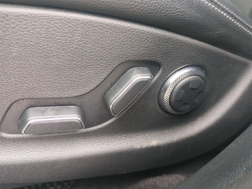 Thumbnail: 2025 Genesis GV70 - 25