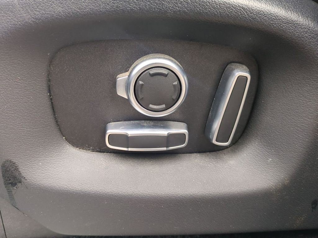 Thumbnail: 2017 Land Rover Range Rover - 25