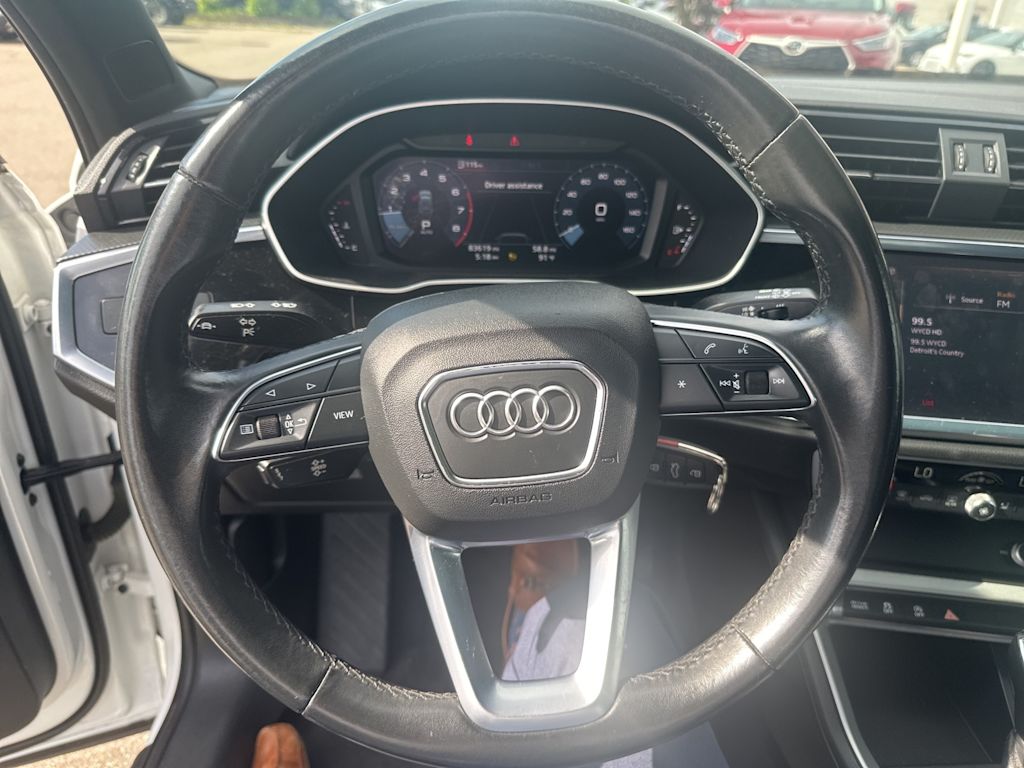Thumbnail: 2021 Audi Q3 - 2