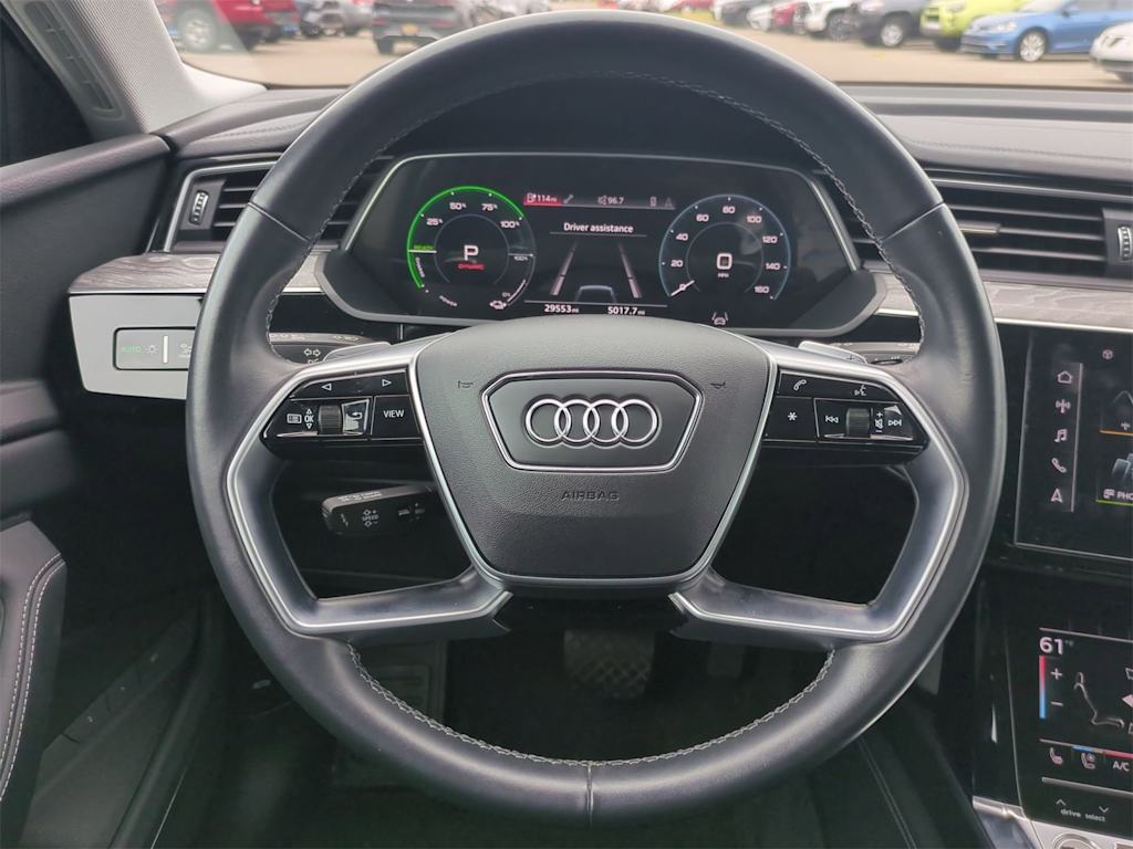 Thumbnail: 2022 Audi e-tron - 13