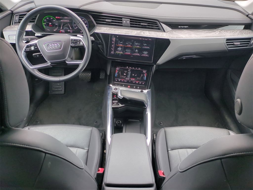 Thumbnail: 2022 Audi e-tron - 9