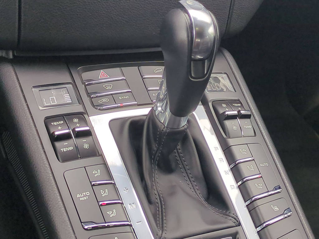 Thumbnail: 2017 Porsche Macan - 15