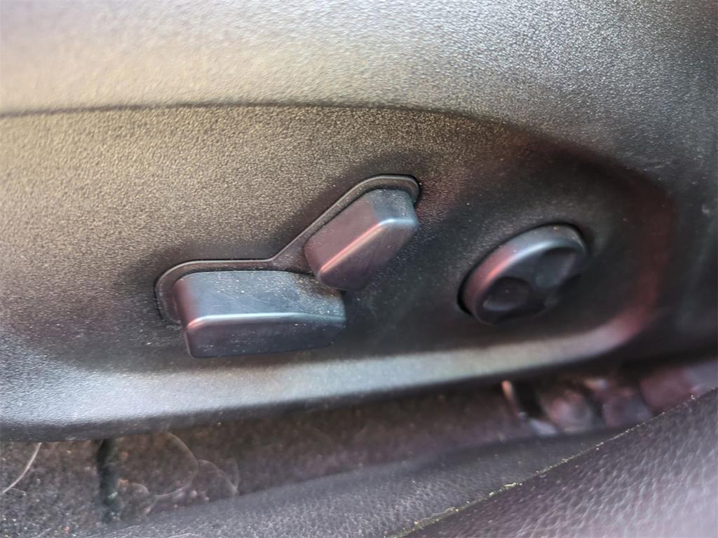 Thumbnail: 2018 Jeep Renegade - 26