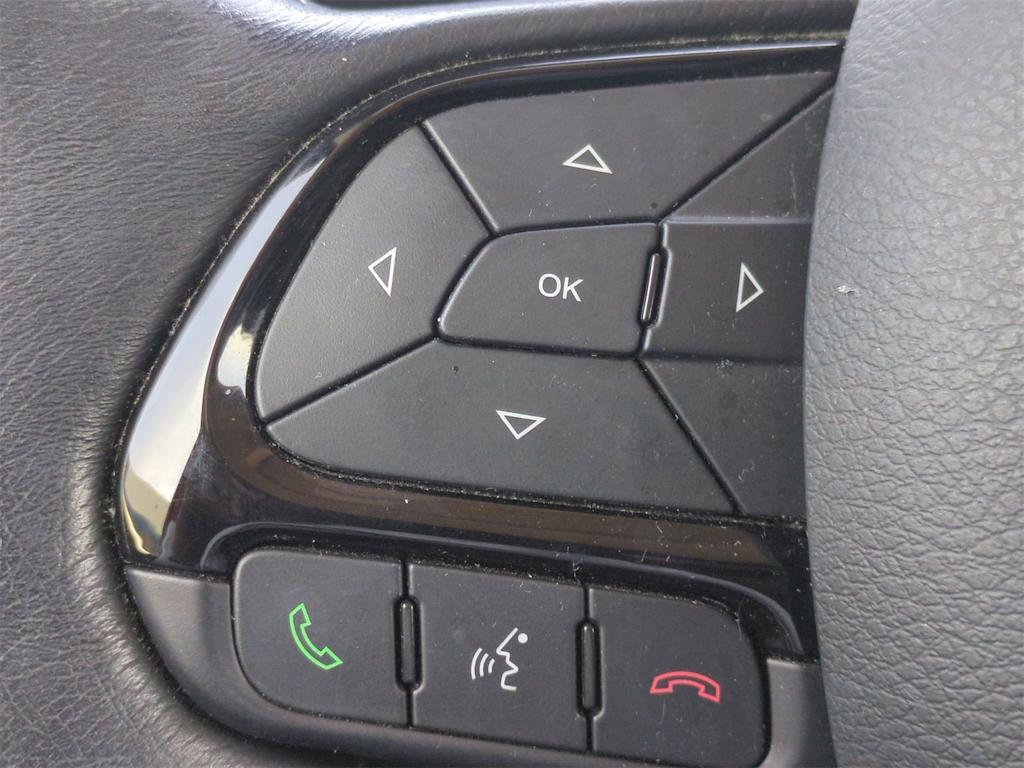 Thumbnail: 2018 Jeep Renegade - 29