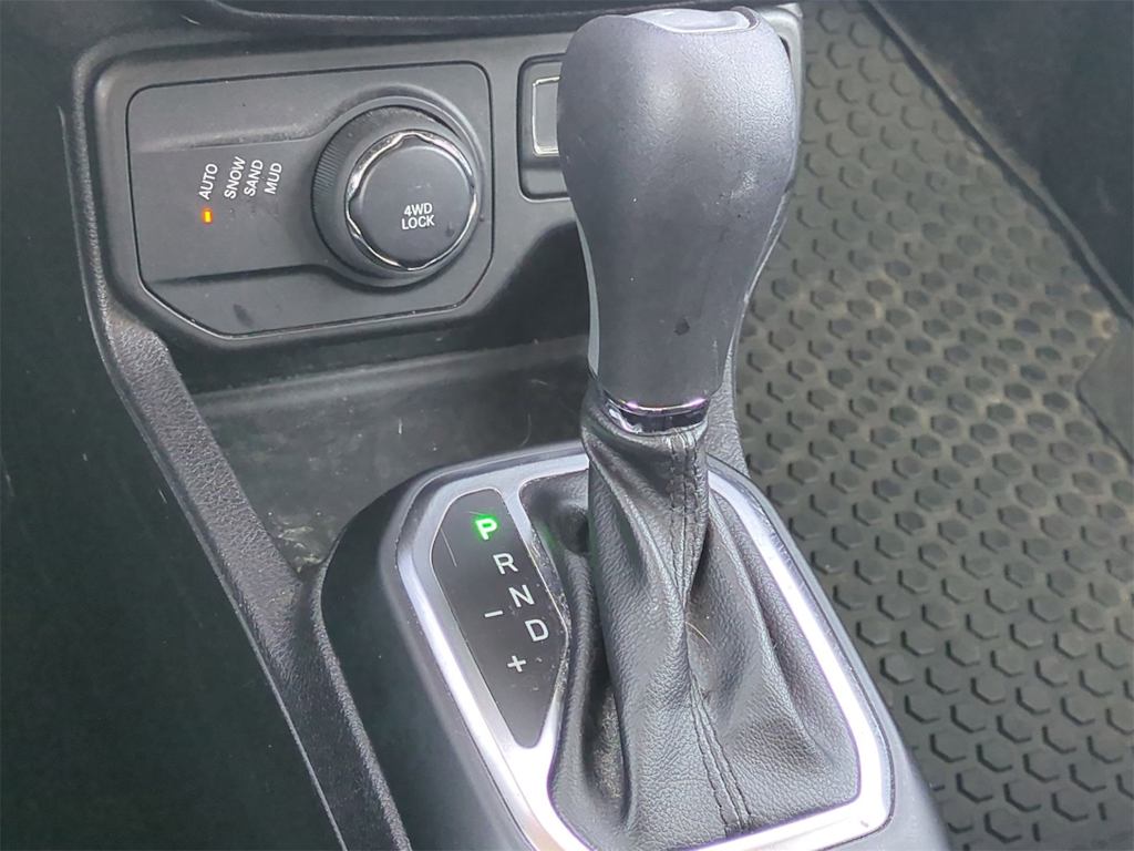 Thumbnail: 2018 Jeep Renegade - 15