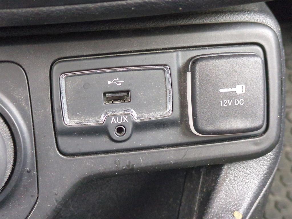 Thumbnail: 2018 Jeep Renegade - 35