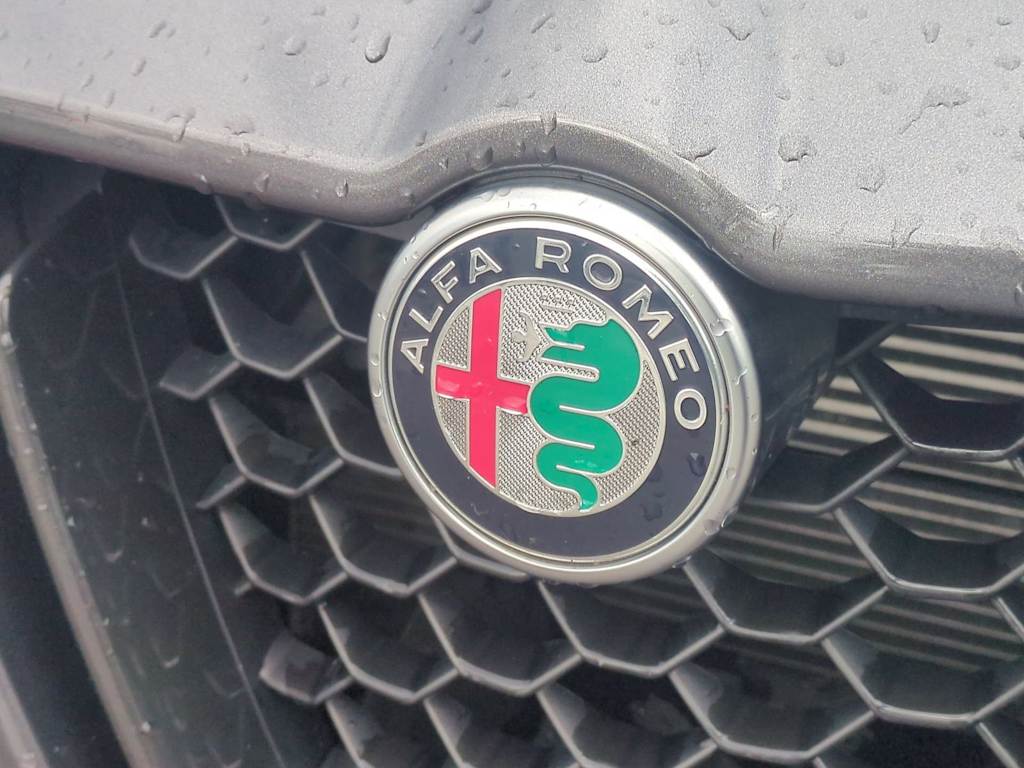 Thumbnail: 2023 Alfa Romeo Stelvio - 7
