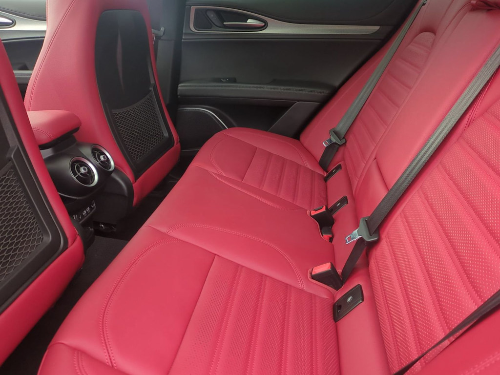 Thumbnail: 2023 Alfa Romeo Stelvio - 12