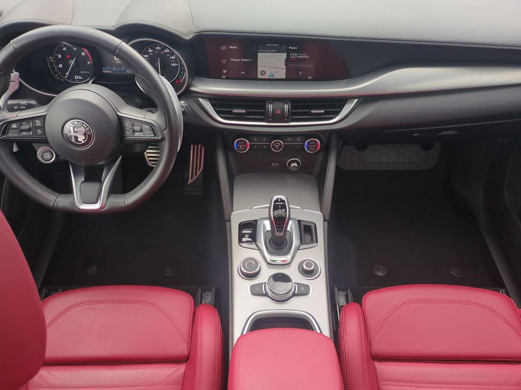Thumbnail: 2023 Alfa Romeo Stelvio - 9