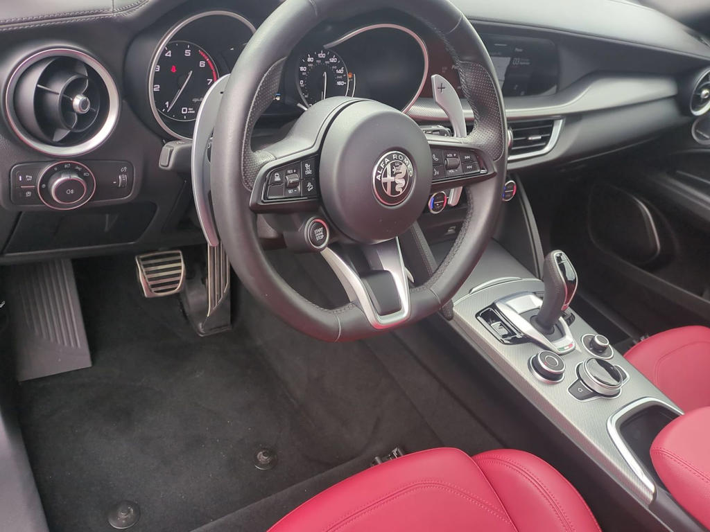 Thumbnail: 2023 Alfa Romeo Stelvio - 2