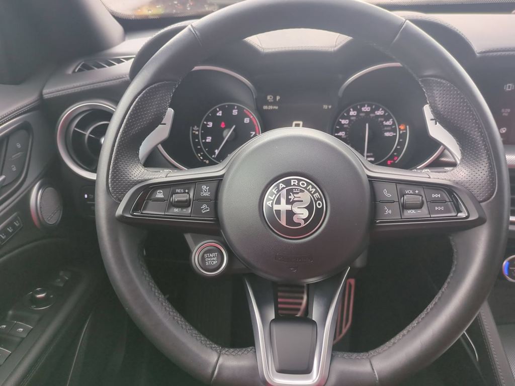 Thumbnail: 2023 Alfa Romeo Stelvio - 13