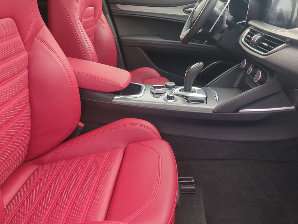 Thumbnail: 2023 Alfa Romeo Stelvio - 11