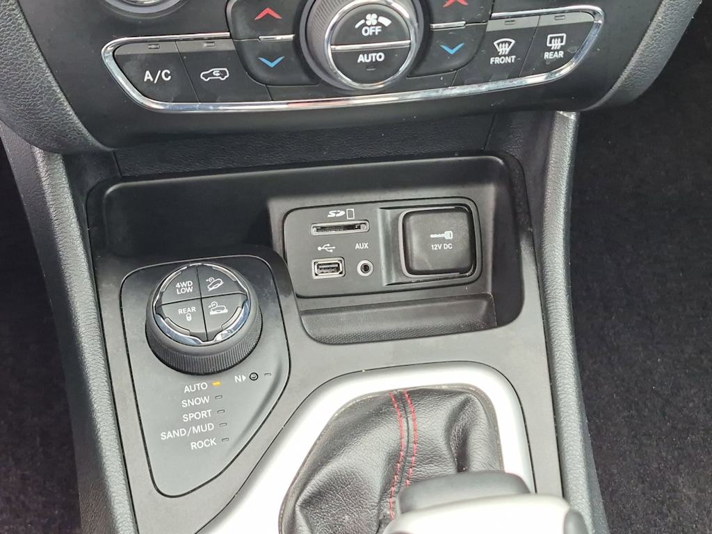 Thumbnail: 2016 Jeep Cherokee - 16