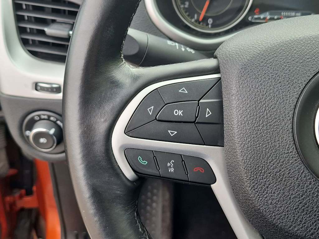 Thumbnail: 2016 Jeep Cherokee - 38