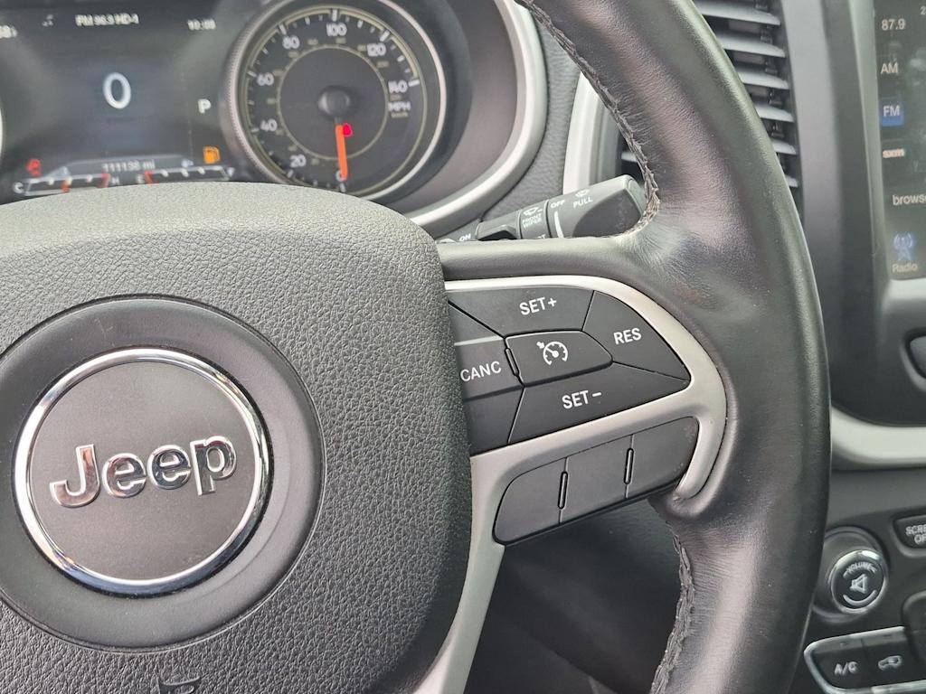 Thumbnail: 2016 Jeep Cherokee - 39