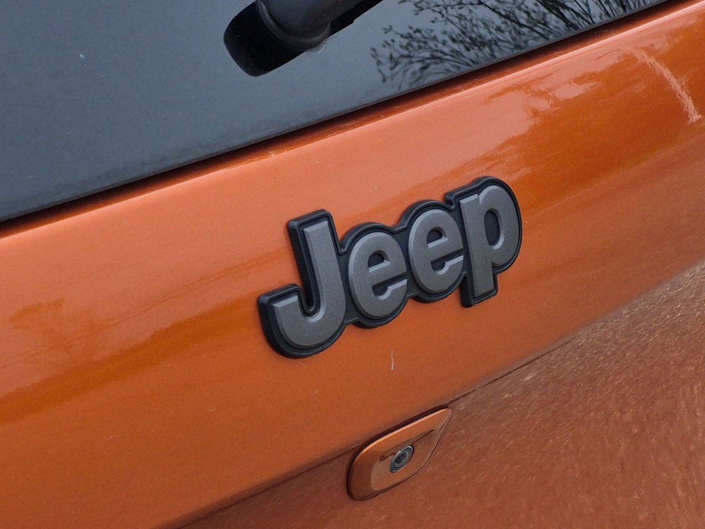 Thumbnail: 2016 Jeep Cherokee - 7