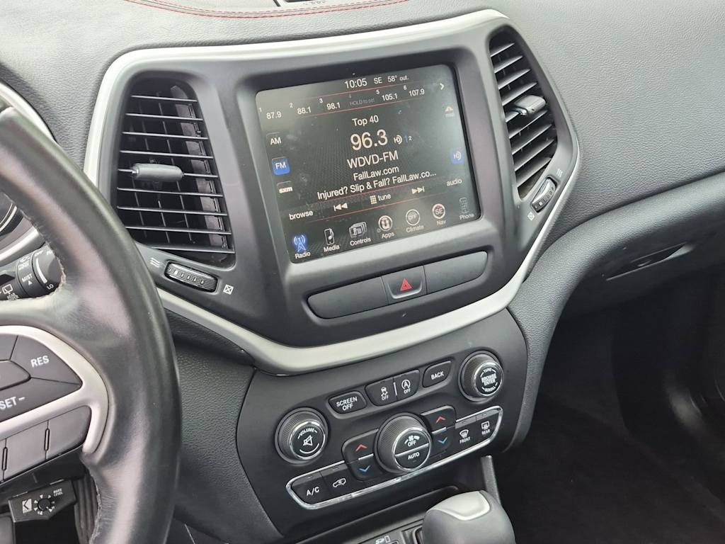 Thumbnail: 2016 Jeep Cherokee - 15
