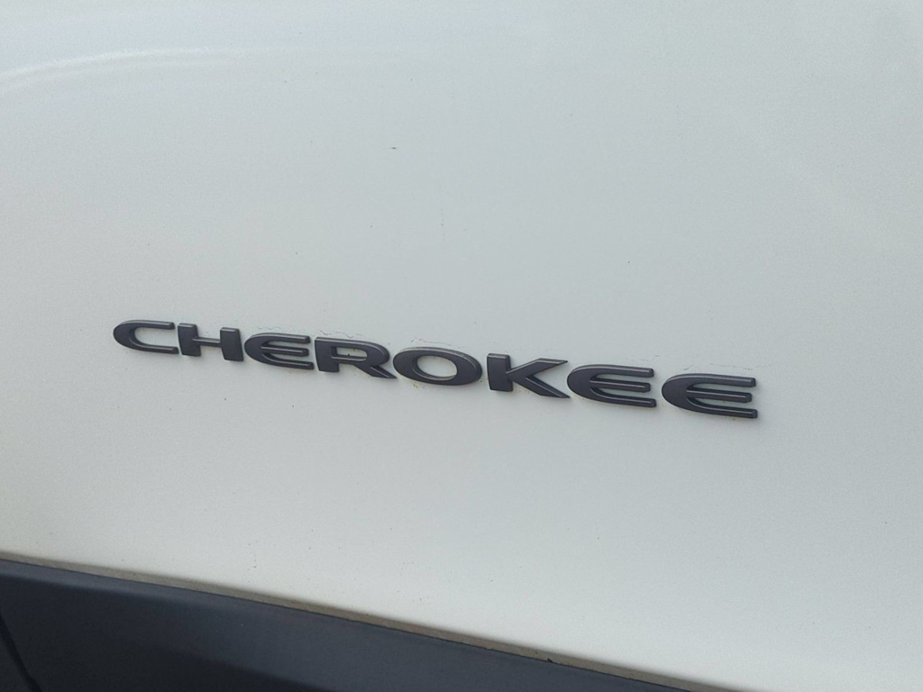 Thumbnail: 2019 Jeep Cherokee - 25