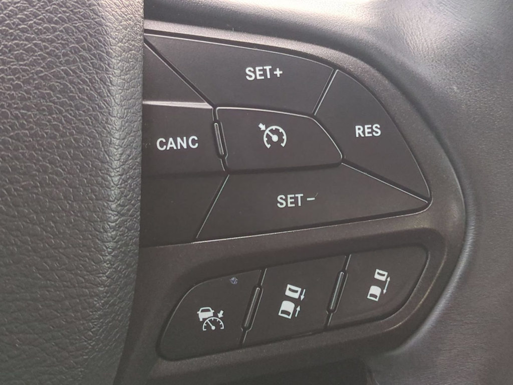 Thumbnail: 2019 Jeep Cherokee - 31