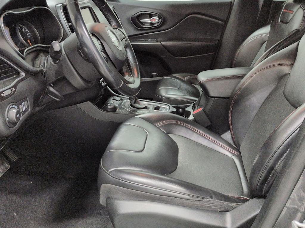 Thumbnail: 2020 Jeep Cherokee - 11