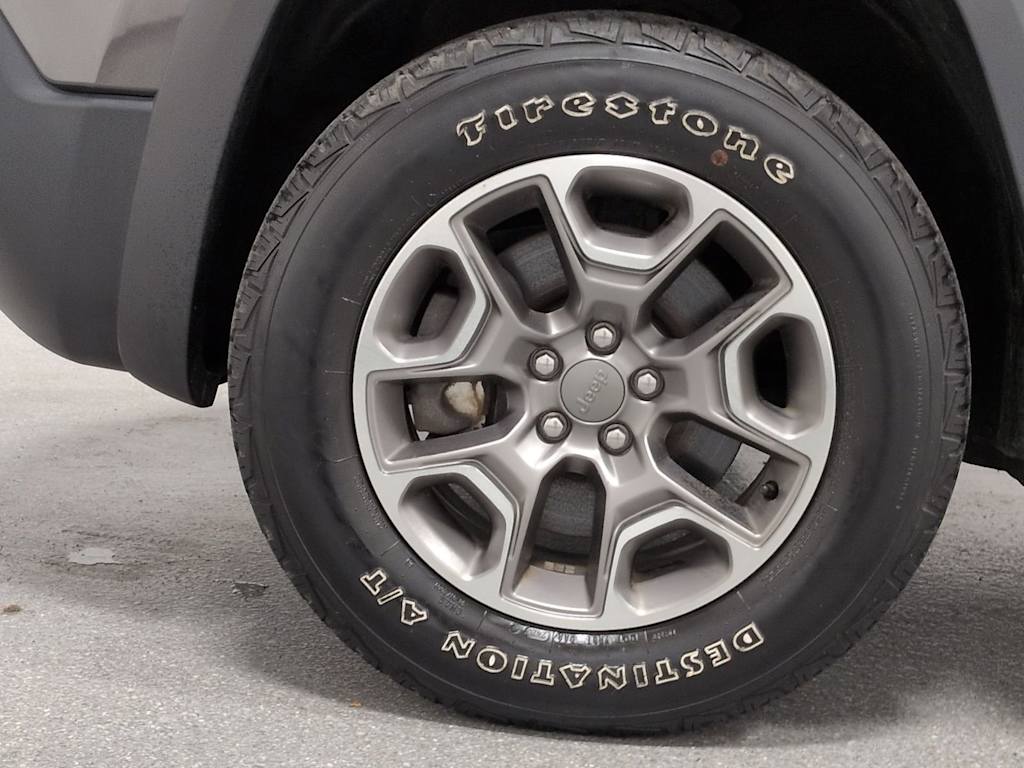 Thumbnail: 2020 Jeep Cherokee - 8