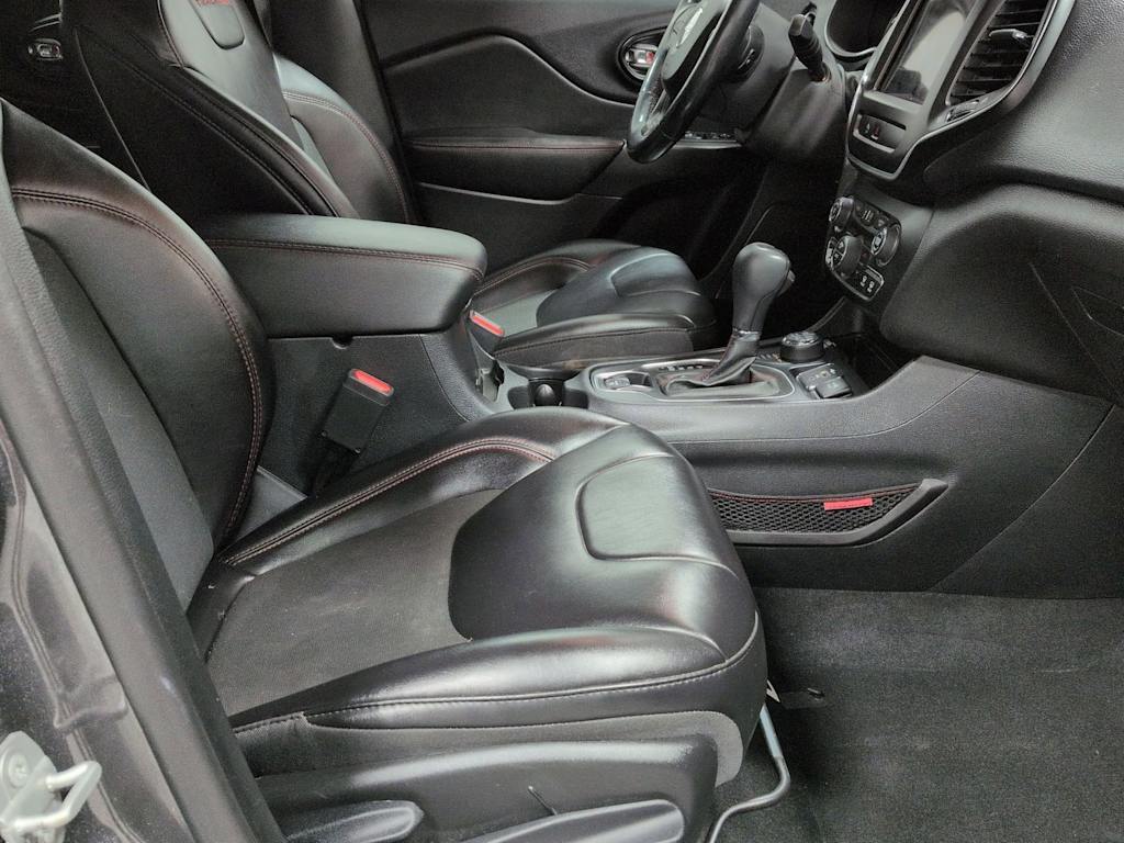 Thumbnail: 2020 Jeep Cherokee - 12