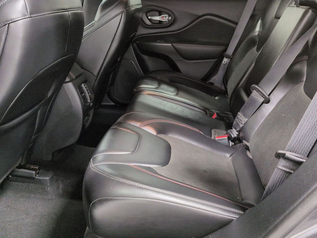 Thumbnail: 2020 Jeep Cherokee - 28