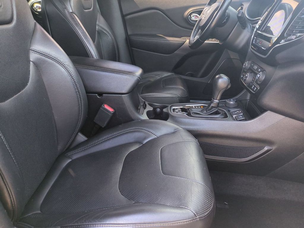 Thumbnail: 2019 Jeep Cherokee - 28