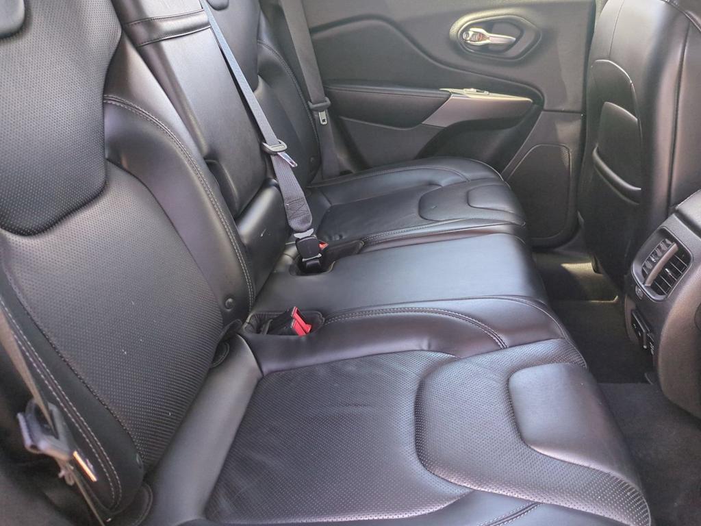 Thumbnail: 2019 Jeep Cherokee - 27