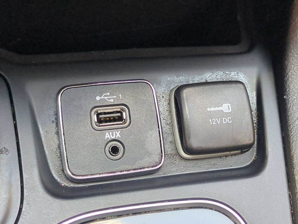 Thumbnail: 2019 Jeep Cherokee - 34