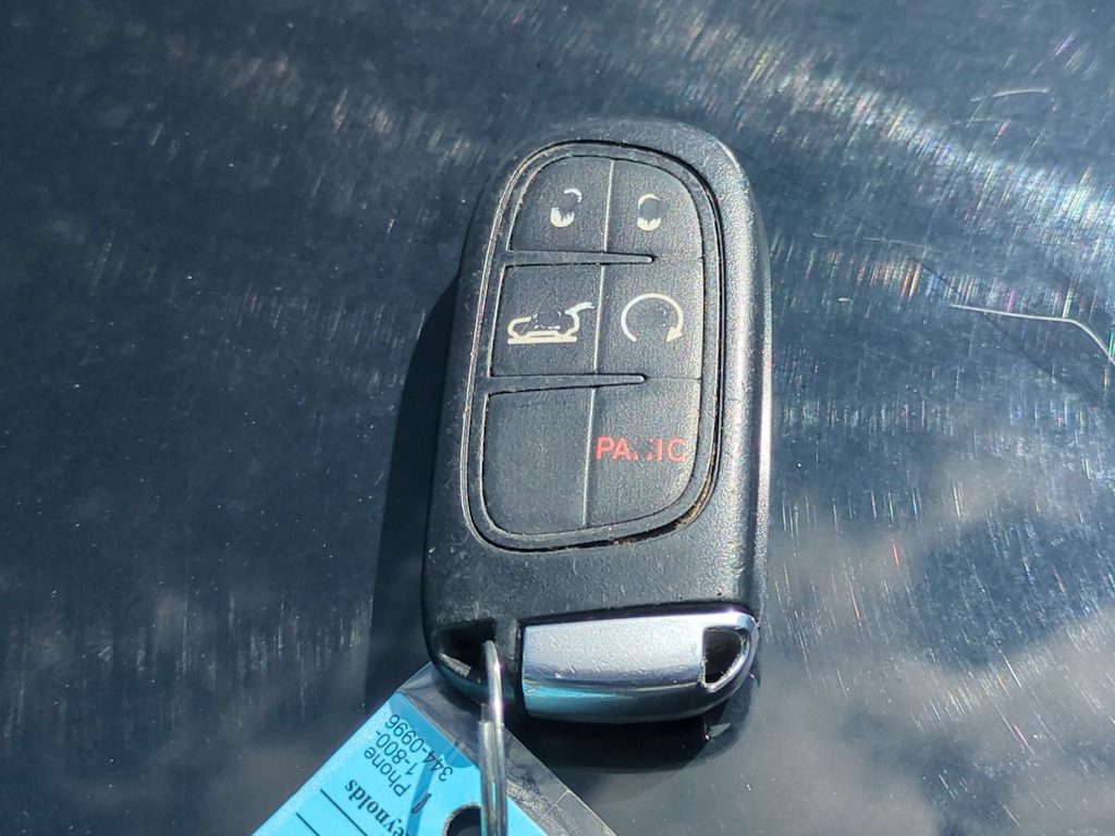 Thumbnail: 2019 Jeep Cherokee - 17