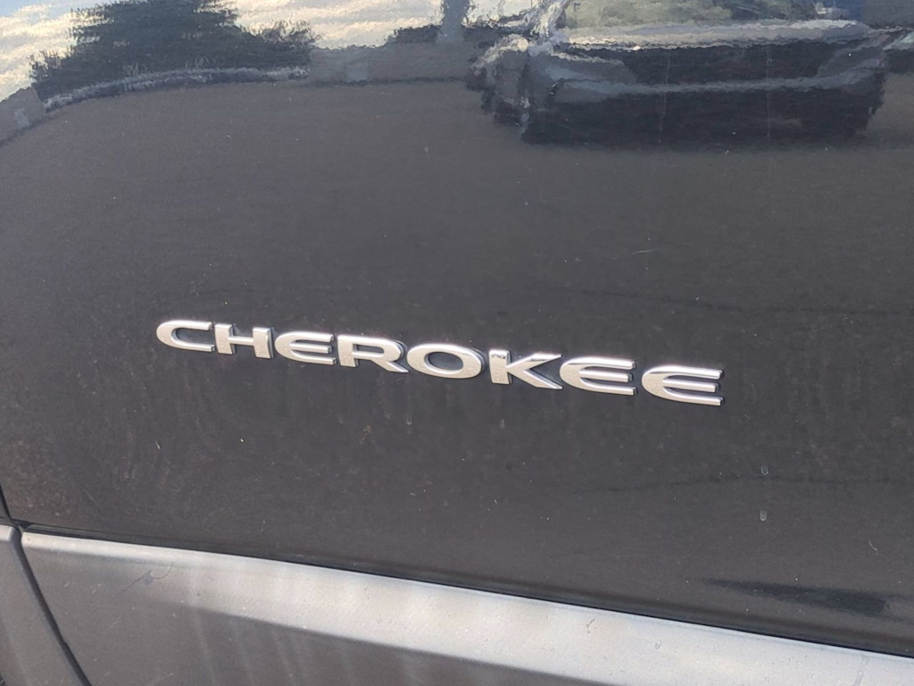 Thumbnail: 2019 Jeep Cherokee - 6