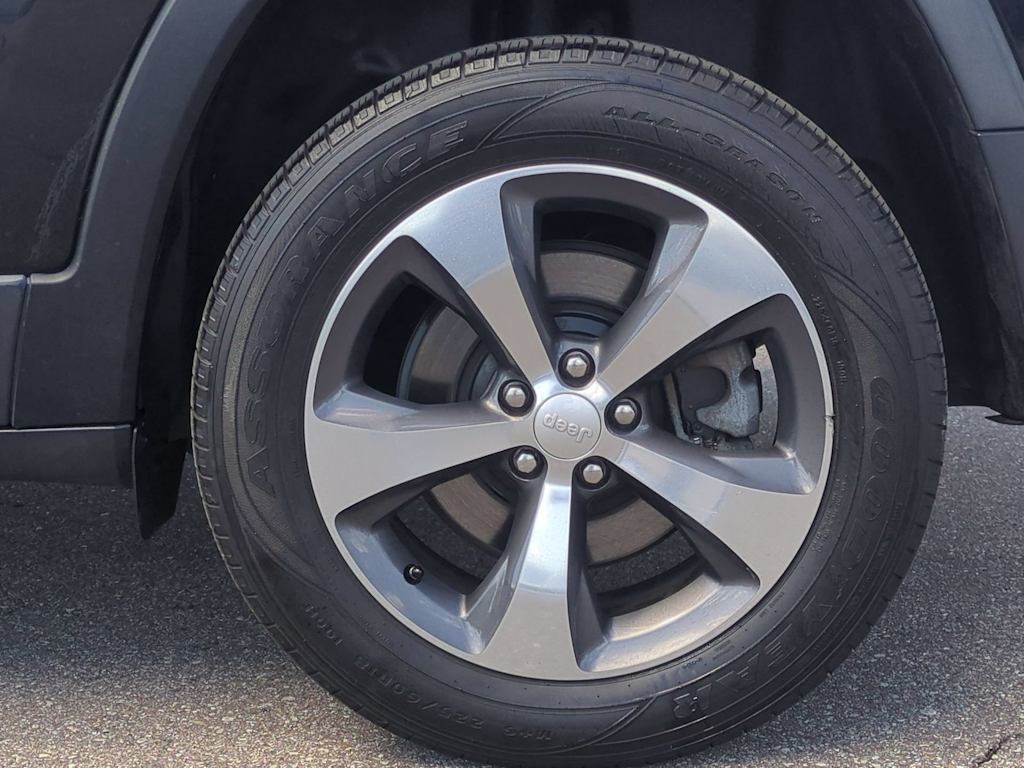 Thumbnail: 2019 Jeep Cherokee - 7