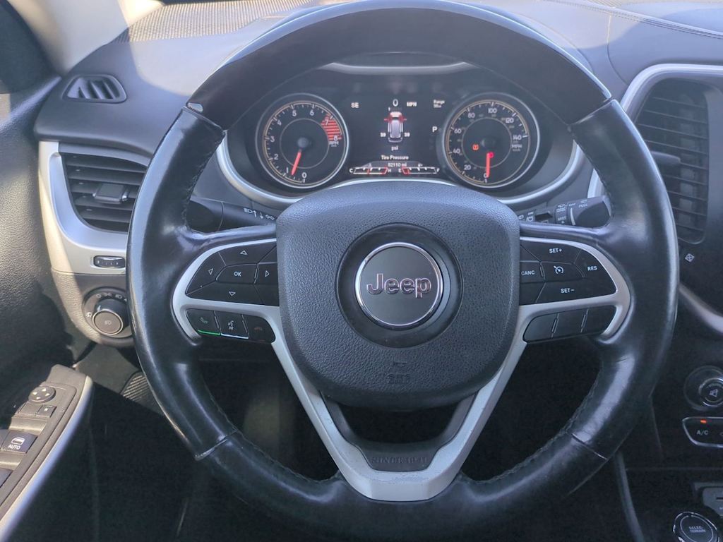 Thumbnail: 2018 Jeep Cherokee - 13