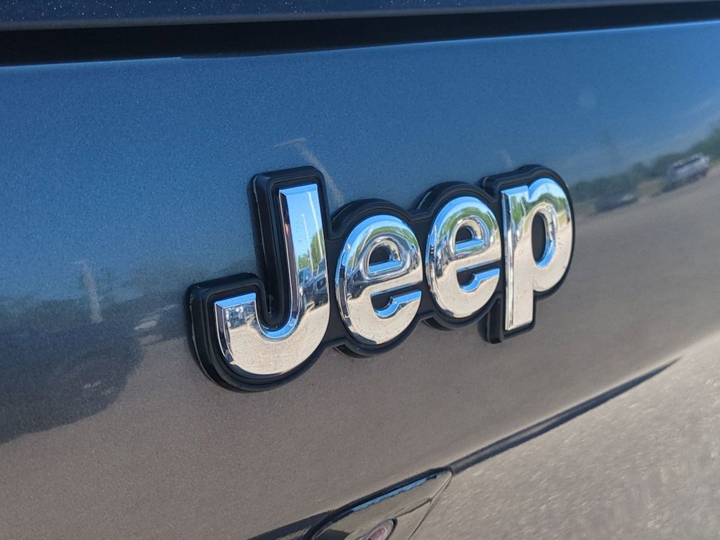 Thumbnail: 2018 Jeep Cherokee - 7
