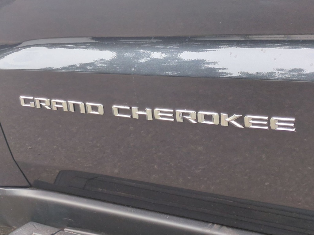Thumbnail: 2016 Jeep Grand Cherokee - 25